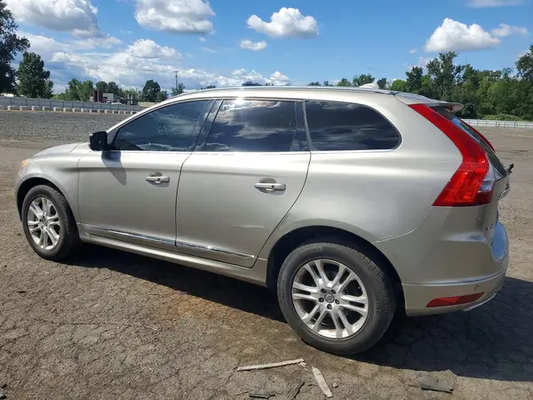 YV440MDK0G2823446 2016 VOLVO XC60 - Image 2