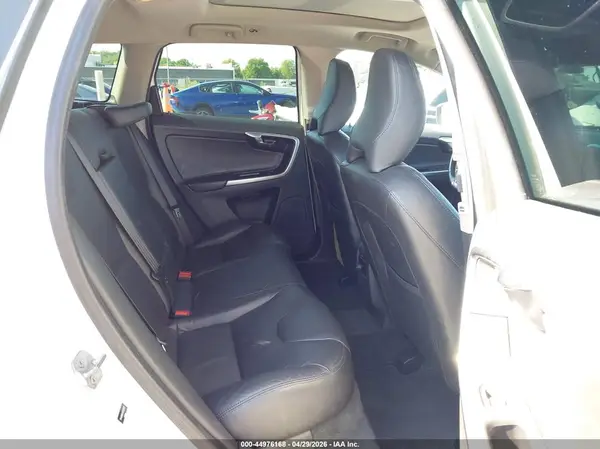 YV440MDK0G2927077 2016 VOLVO XC60 - Image 8
