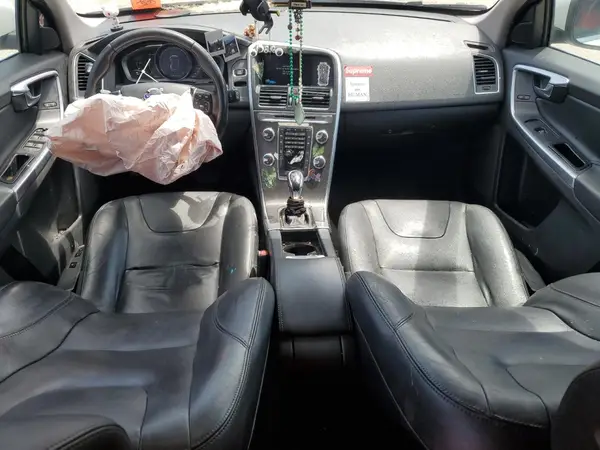 YV440MDK1G2783622 2016 VOLVO XC60 - Image 8
