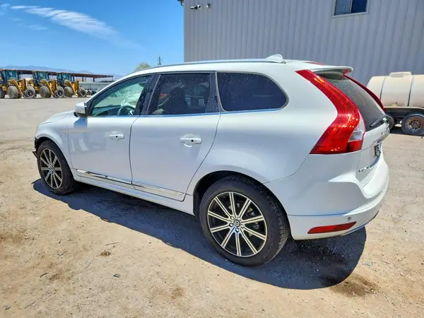 YV440MDK1G2857394 2016 VOLVO XC60 - Image 2
