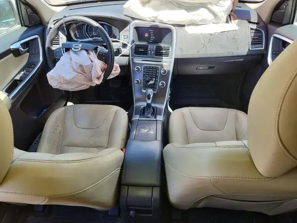 YV440MDK1G2857394 2016 VOLVO XC60 - Image 8