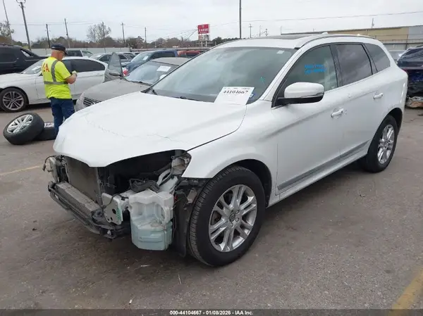 YV440MDK1G2902351 2016 VOLVO XC60 - Image 2