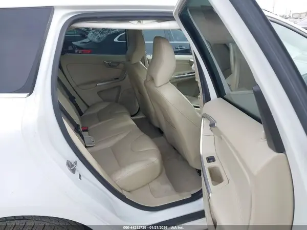 YV440MDK2G2832424 2016 VOLVO XC60 - Image 8