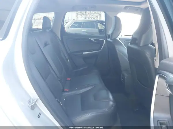 YV440MDK2G2836800 2016 VOLVO XC60 - Image 8