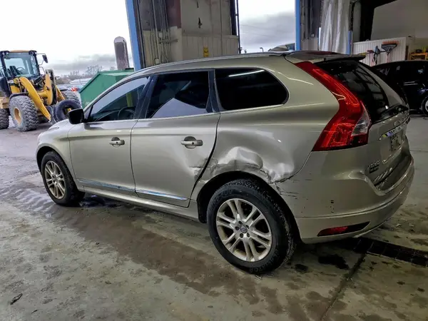 YV440MDK2G2844038 2016 VOLVO XC60 - Image 2
