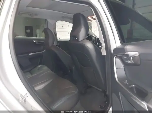 YV440MDK2G2853869 2016 VOLVO XC60 - Image 8
