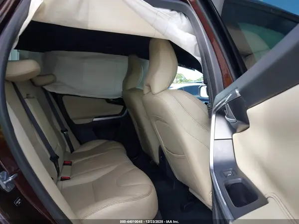 YV440MDK3G2785906 2016 VOLVO XC60 - Image 8