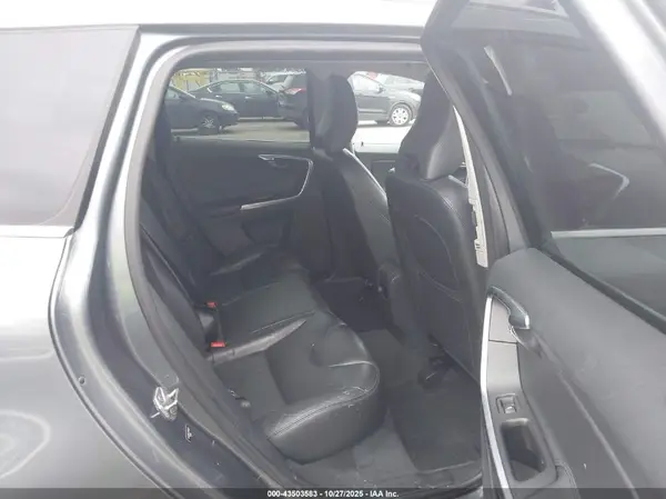 YV440MDK3G2794251 2016 VOLVO XC60 - Image 8
