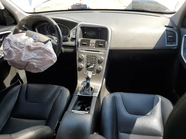 YV440MDK3G2901380 2016 VOLVO XC60 - Image 8