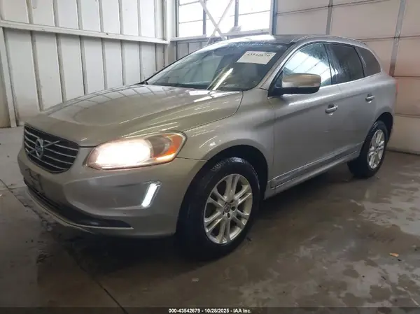 YV440MDK4G2782657 2016 VOLVO XC60 - Image 2