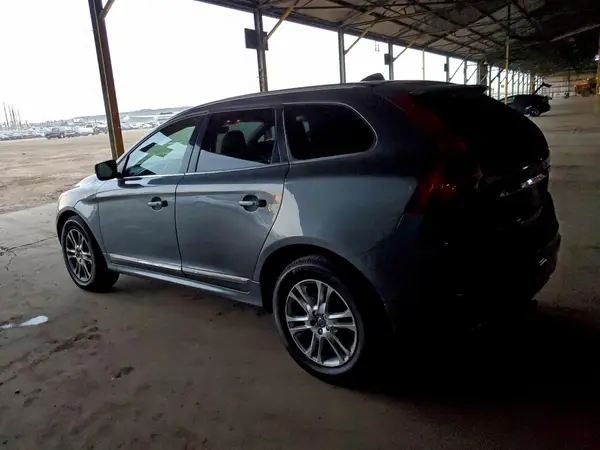 YV440MDK4G2782660 2016 VOLVO XC60 - Image 2