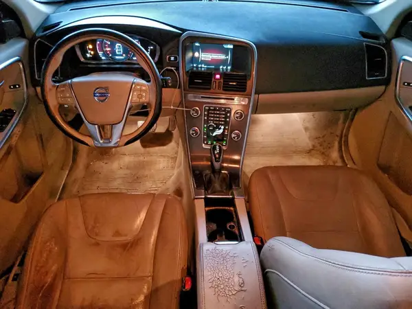 YV440MDK4G2782660 2016 VOLVO XC60 - Image 8