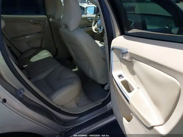 YV440MDK4G2821098 2016 VOLVO XC60 - Image 8