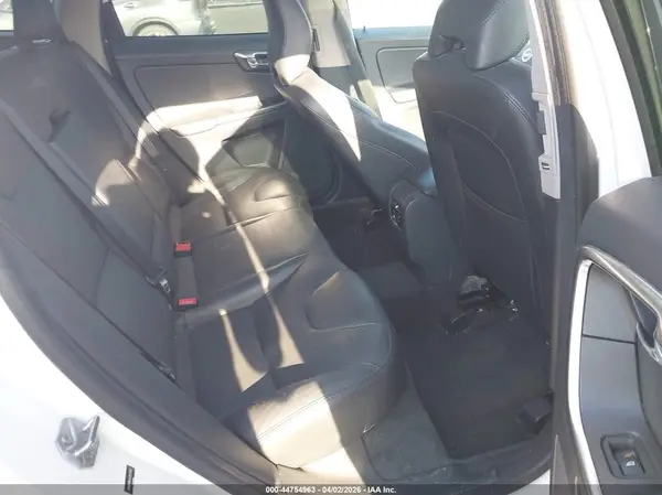 YV440MDK4G2843893 2016 VOLVO XC60 - Image 8