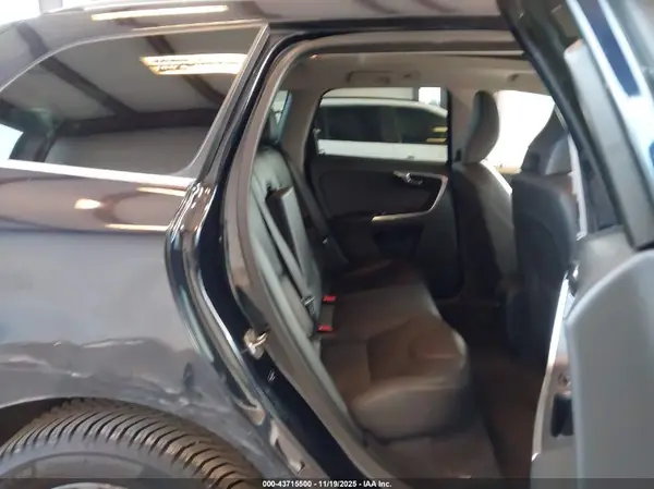 YV440MDK5G2797829 2016 VOLVO XC60 - Image 8