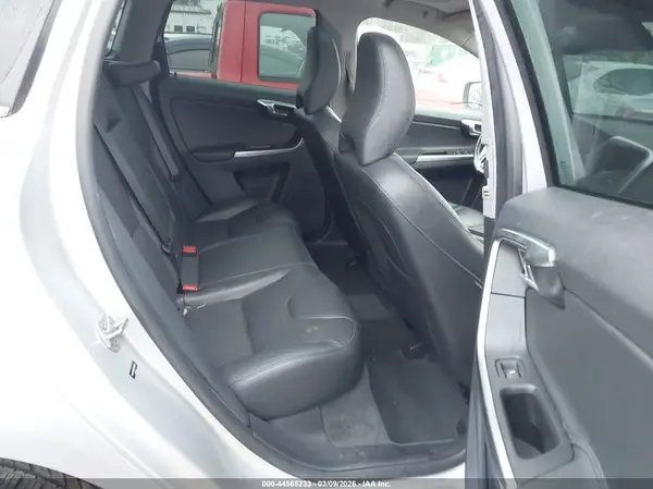 YV440MDK5G2808974 2016 VOLVO XC60 - Image 8
