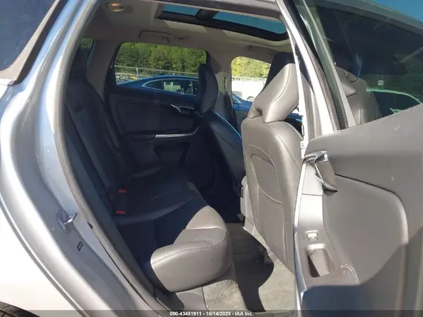 YV440MDK5G2907777 2016 VOLVO XC60 - Image 8