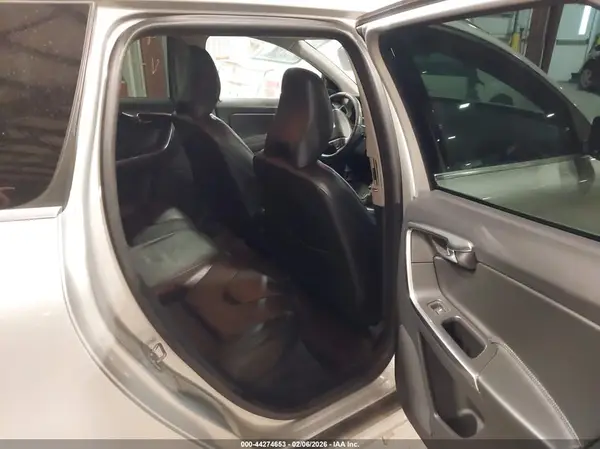 YV440MDK5G2911750 2016 VOLVO XC60 - Image 8