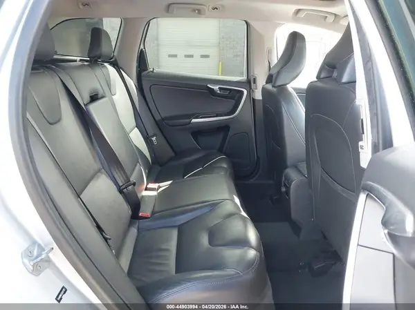 YV440MDK5G2927107 2016 VOLVO XC60 - Image 8
