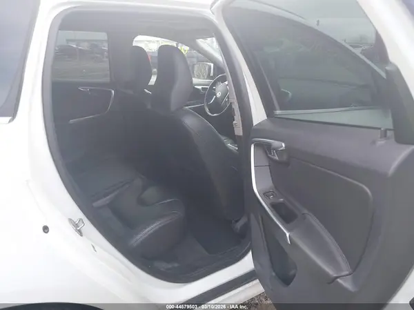 YV440MDK6G2775435 2016 VOLVO XC60 - Image 8