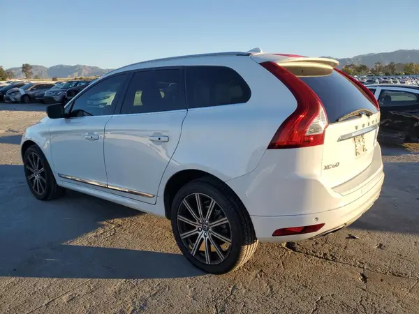 YV440MDK7G2783088 2016 VOLVO XC60 - Image 2