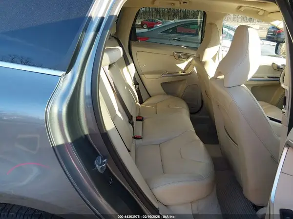 YV440MDK7G2787643 2016 VOLVO XC60 - Image 8
