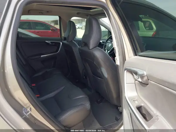 YV440MDK7G2870733 2016 VOLVO XC60 - Image 8