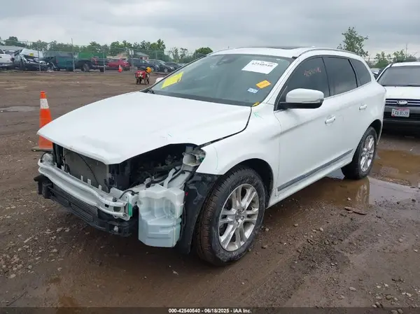 YV440MDK8G2792365 2016 VOLVO XC60 - Image 2