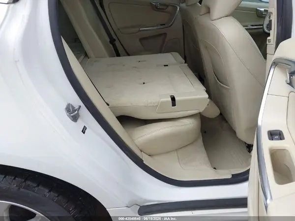 YV440MDK8G2792365 2016 VOLVO XC60 - Image 8