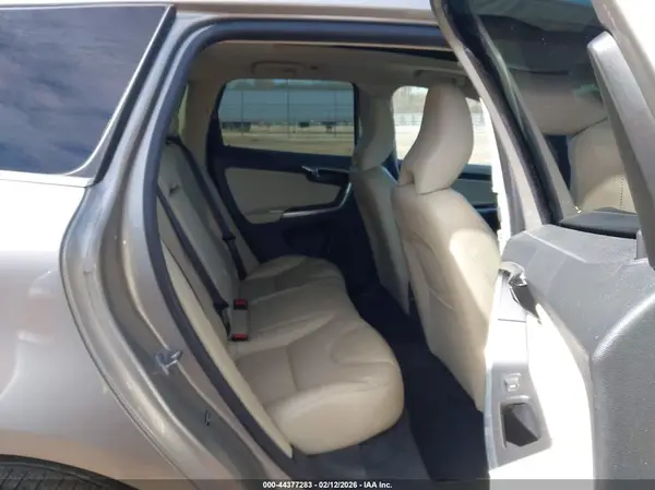 YV440MDK8G2830600 2016 VOLVO XC60 - Image 8