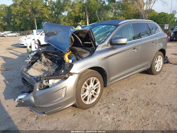 YV440MDK8G2873219 2016 VOLVO XC60 - Image 2
