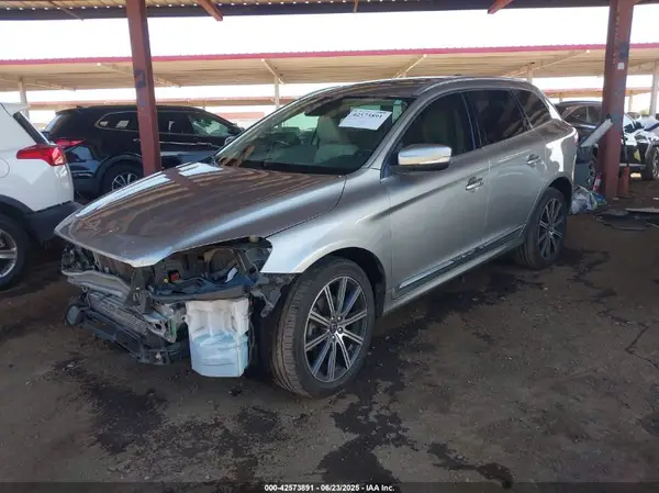 YV440MDK9G2813093 2016 VOLVO XC60 - Image 2