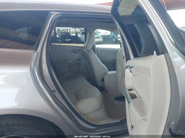 YV440MDK9G2813093 2016 VOLVO XC60 - Image 8