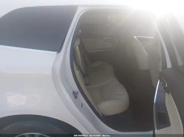 YV440MDK9G2854744 2016 VOLVO XC60 - Image 8