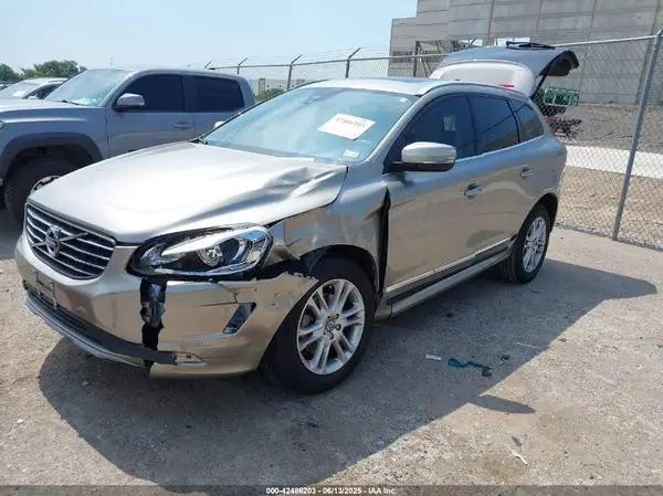 YV440MDK9G2869132 2016 VOLVO XC60 - Image 2