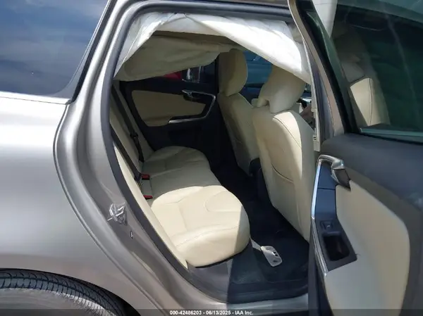 YV440MDK9G2869132 2016 VOLVO XC60 - Image 8