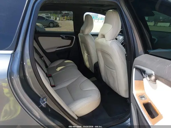 YV440MDKXG2822482 2016 VOLVO XC60 - Image 8