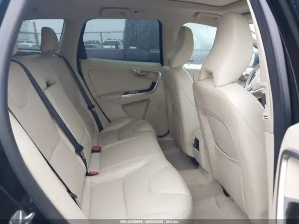 YV440MDKXG2825947 2016 VOLVO XC60 - Image 8