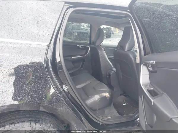 YV440MDKXG2831215 2016 VOLVO XC60 - Image 8