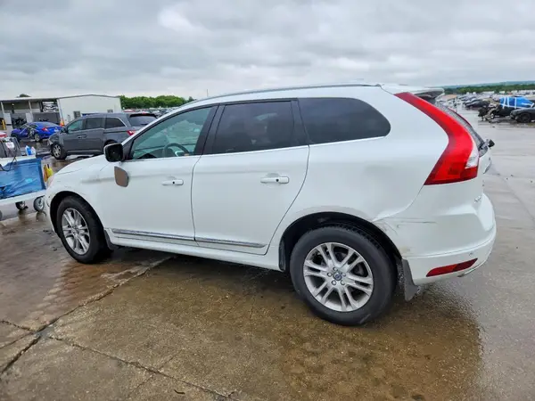 YV440MDKXG2854882 2016 VOLVO XC60 - Image 2