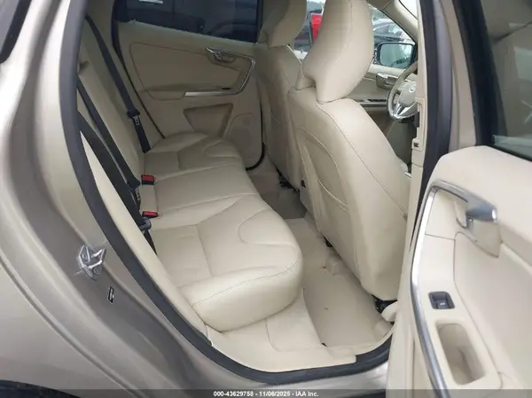YV440MDM0G2791793 2016 VOLVO XC60 - Image 8