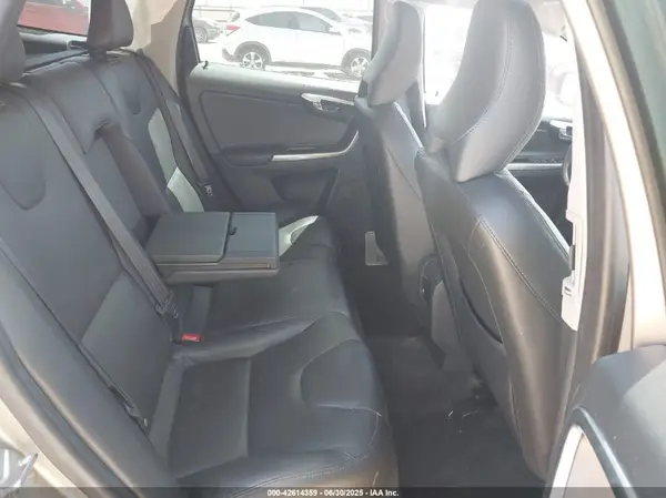 YV440MDM0G2912564 2016 VOLVO XC60 - Image 8