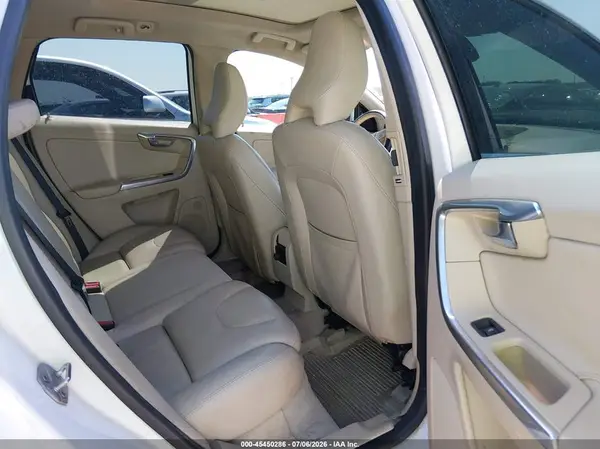 YV440MDM3G2863571 2016 VOLVO XC60 - Image 8