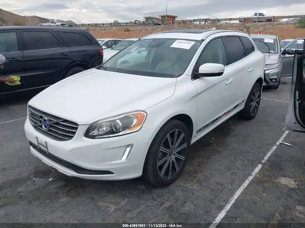 YV440MDM4G2808885 2016 VOLVO XC60 - Image 2