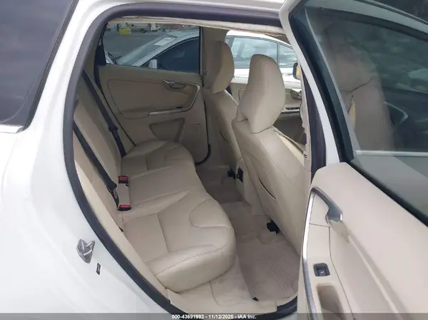 YV440MDM4G2808885 2016 VOLVO XC60 - Image 8