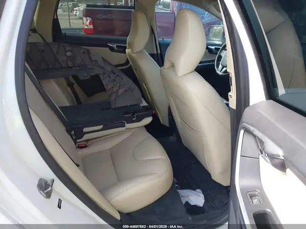 YV440MDM4G2849128 2016 VOLVO XC60 - Image 8