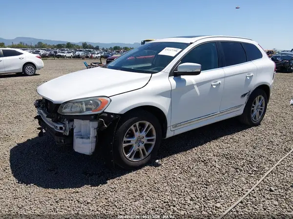 YV440MDM4G2921199 2016 VOLVO XC60 - Image 2