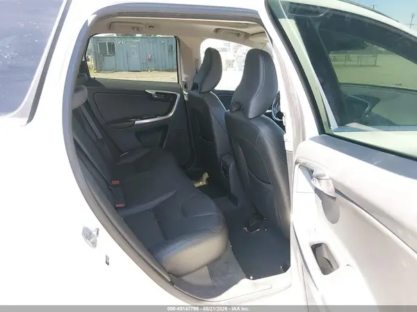 YV440MDM4G2921199 2016 VOLVO XC60 - Image 8
