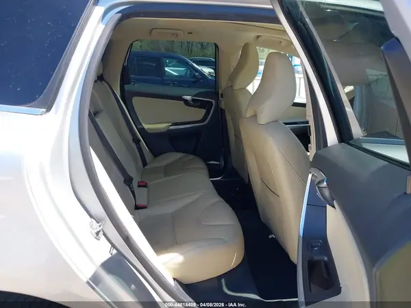 YV440MDM7G2880227 2016 VOLVO XC60 - Image 8
