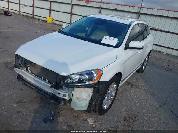 YV440MDM7G2909094 2016 VOLVO XC60 - Image 2